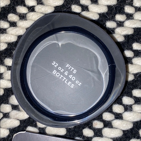 standard 32 oz hydro flask, SELLING ALL-TOGETHER! - Picture 5 of 5